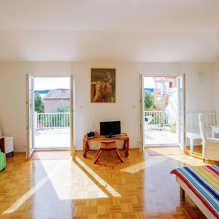 Apartment Maslina *